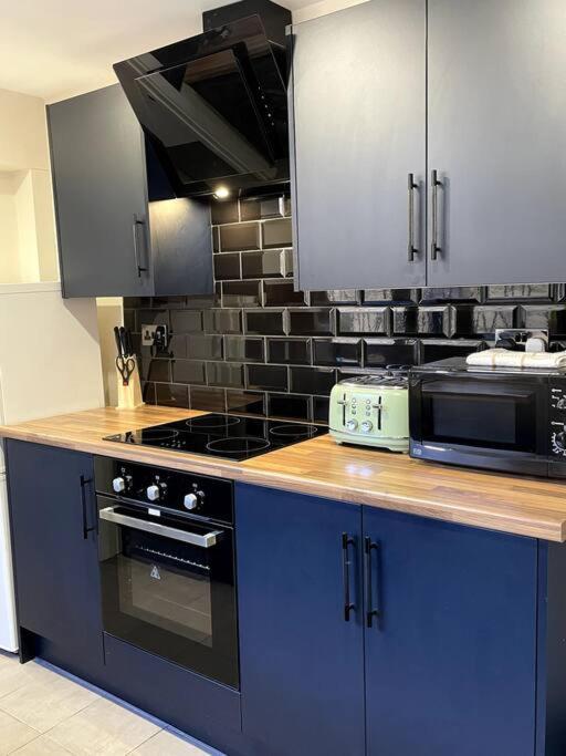 Central Area Terraced House With Private Hot Tub Lincoln Exteriér fotografie
