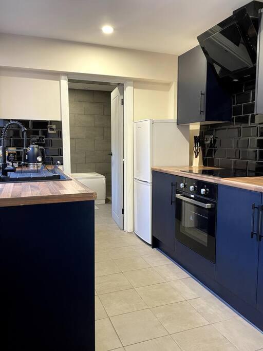 Central Area Terraced House With Private Hot Tub Lincoln Exteriér fotografie